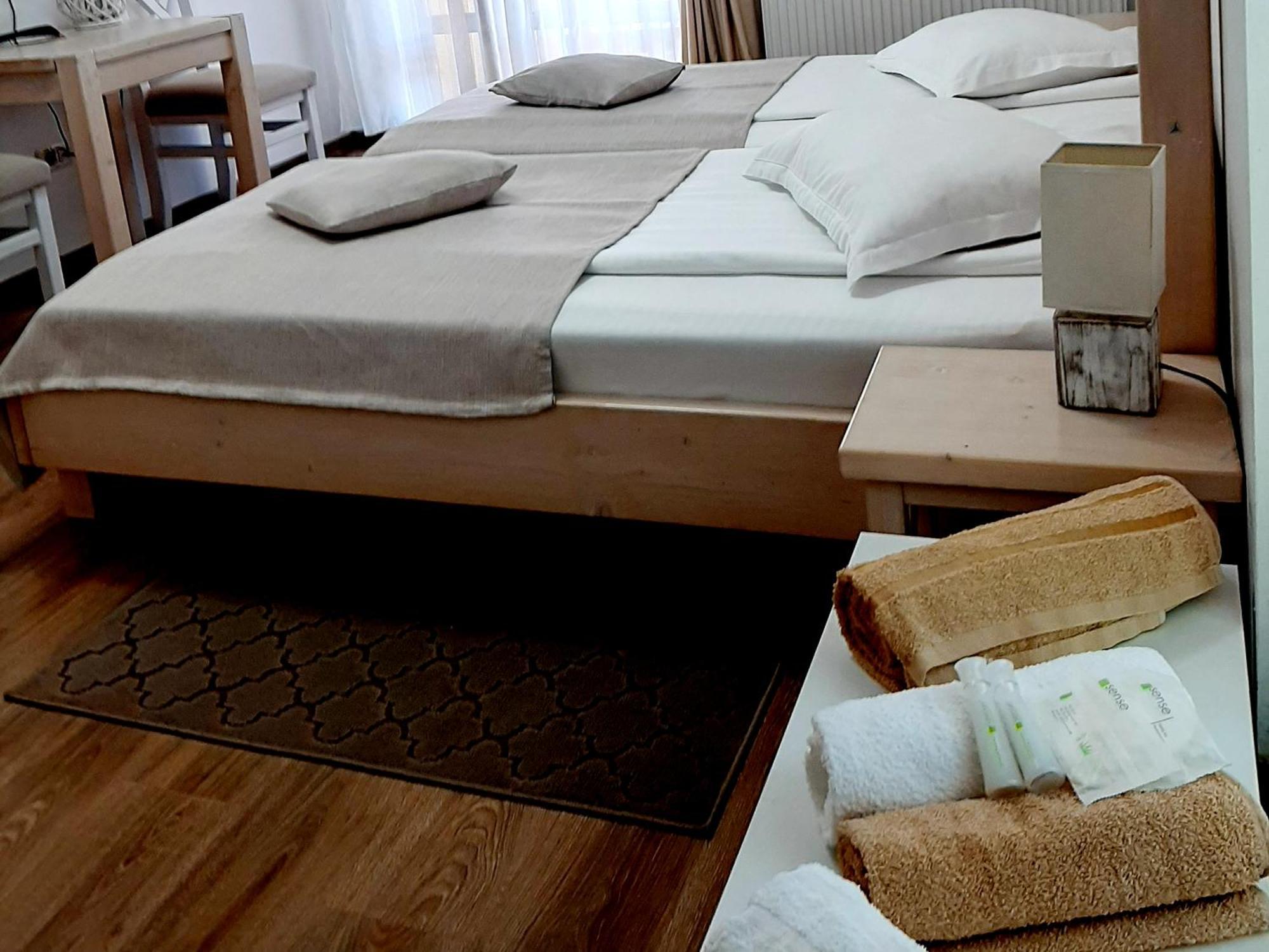 Dor De Casa Hotell Doljesti Eksteriør bilde