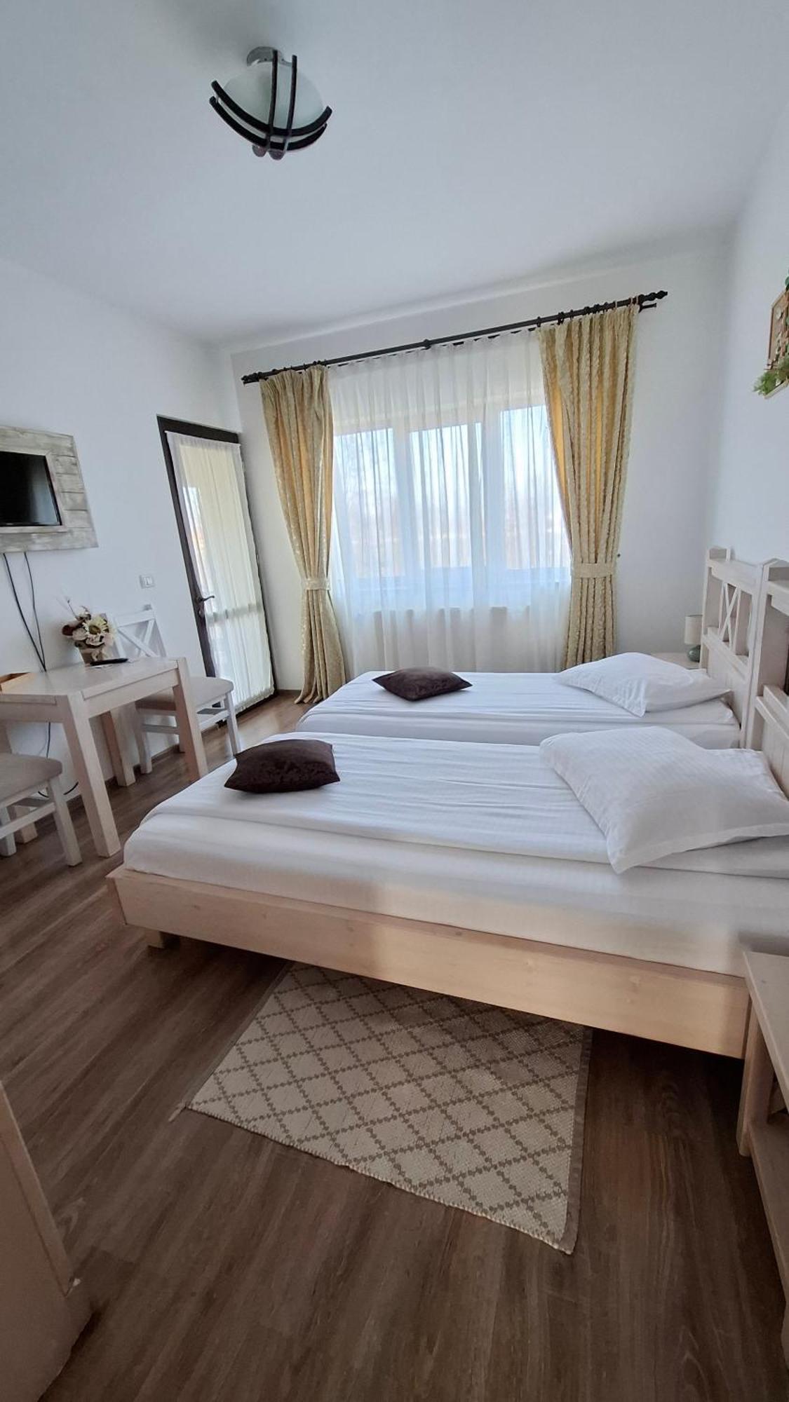 Dor De Casa Hotell Doljesti Eksteriør bilde